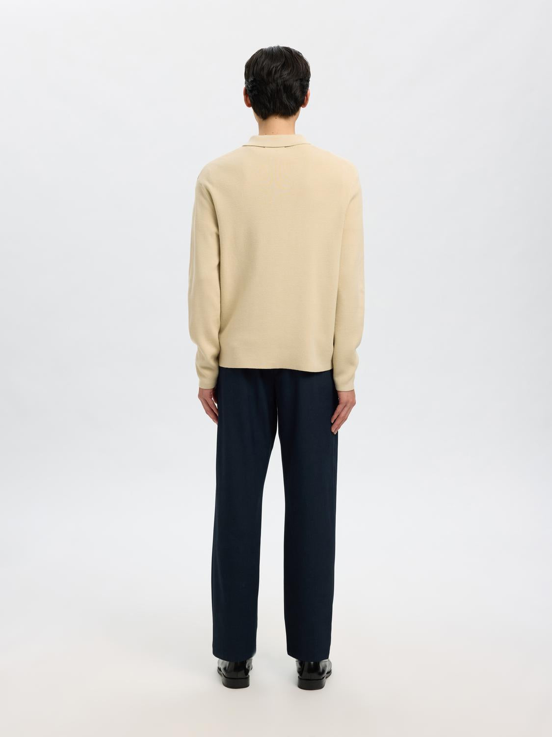 model_shot-back